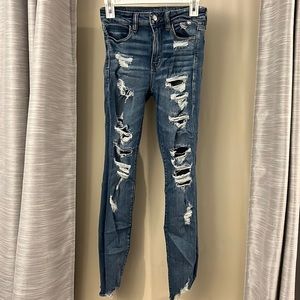 American Eagle distressed jeans. Blue size 6, regular length